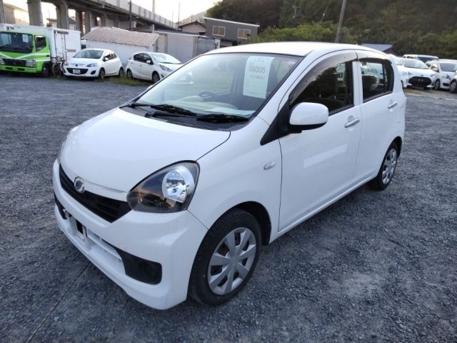 8005 Daihatsu Mira e s LA300S 2016 г. (LUM Kobe Nyusatsu)